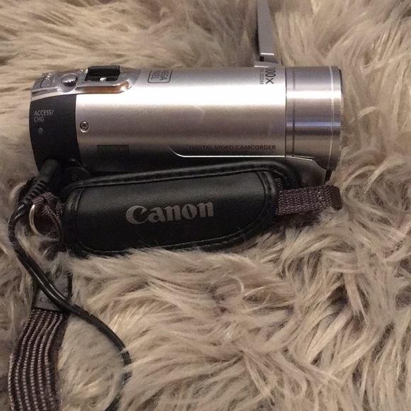 Canon camera - Picture 2 of 6
